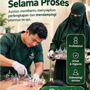Terapis pria melakukan penempelan kop bekam pada pasien didampingi asisten wanita berhijab syar'i di tempat jasa bekam profesional Kediri