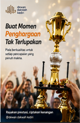 Piala penghargaan emas elegan dari Dewan Dakwah Kediri untuk merayakan prestasi